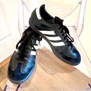 Adidas SAMBA unisex sneakers in black. Size:M8/W9.5